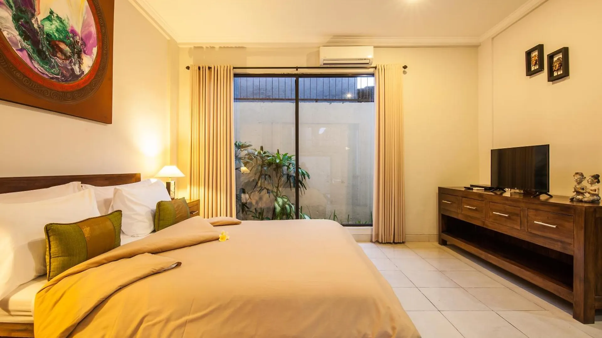 4-Br Private Pool Legian Villa, 5-Min Walk To Beach And Shops Seminyak  0*, Seminyak (Bali)