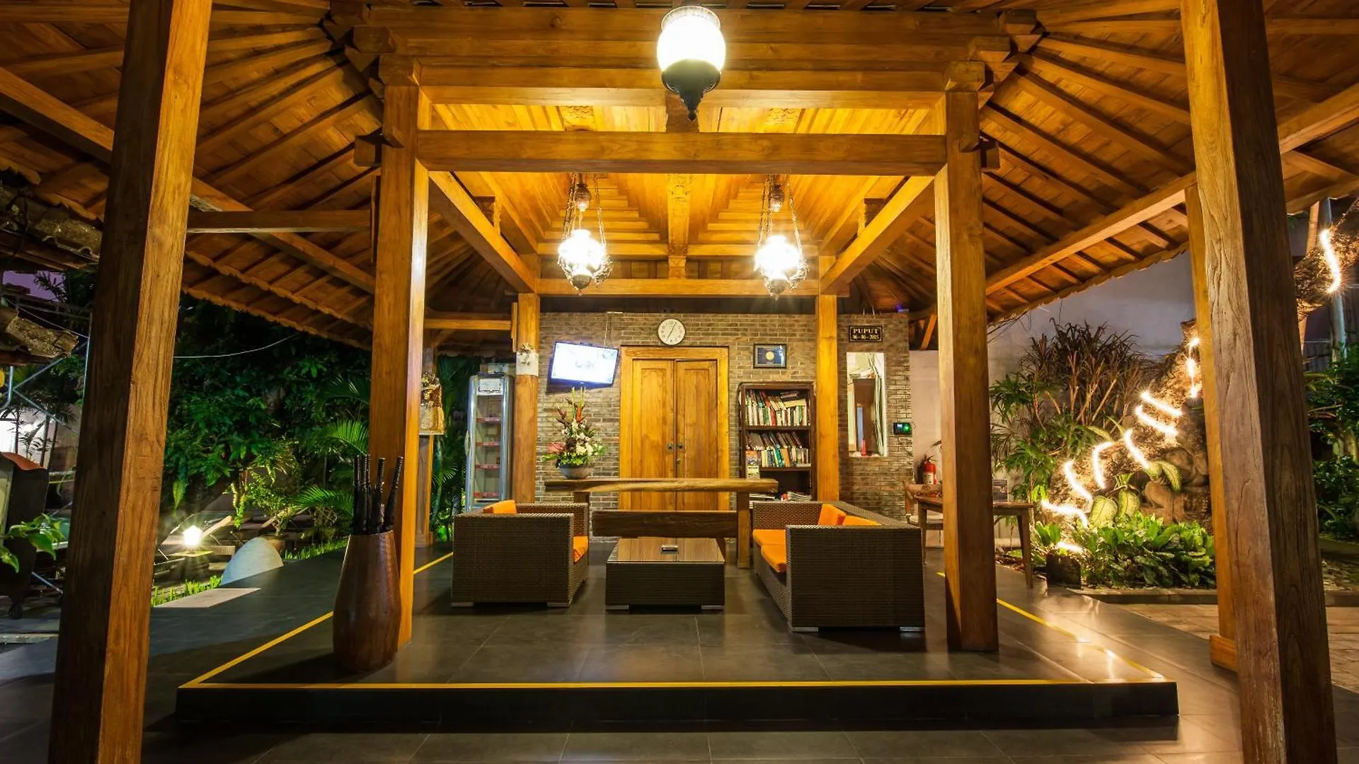 Villa 4-Br Private Pool Legian Villa, 5-Min Walk To Beach And Shops Seminyak  Indonesia
