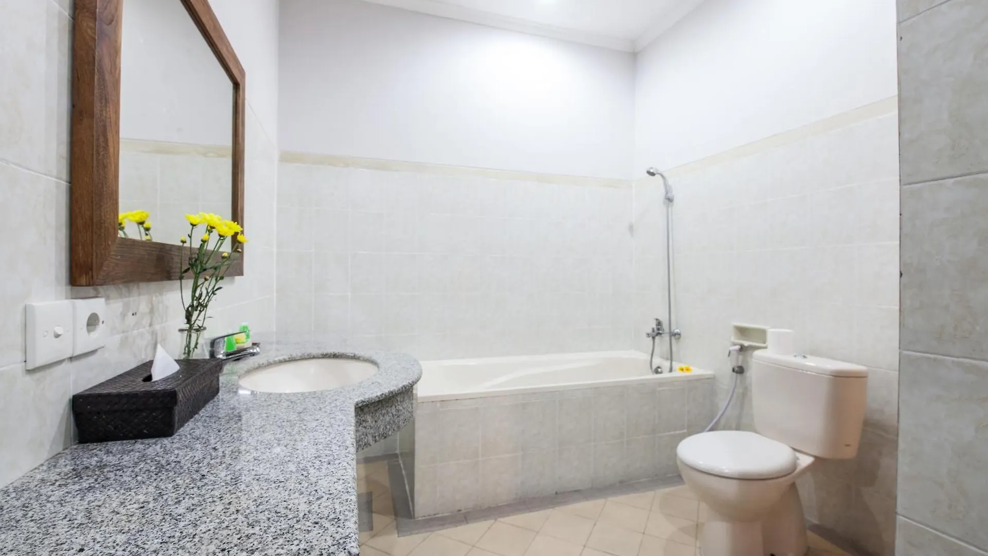 Villa 4-Br Private Pool Legian Villa, 5-Min Walk To Beach And Shops Seminyak  Indonesia