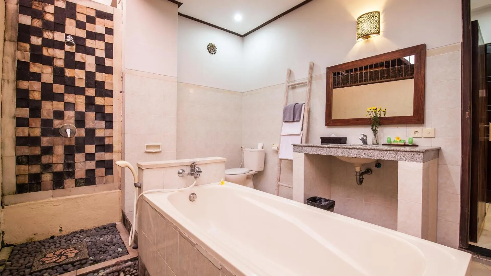 4-Br Private Pool Legian Villa, 5-Min Walk To Beach And Shops Seminyak  Seminyak (Bali)